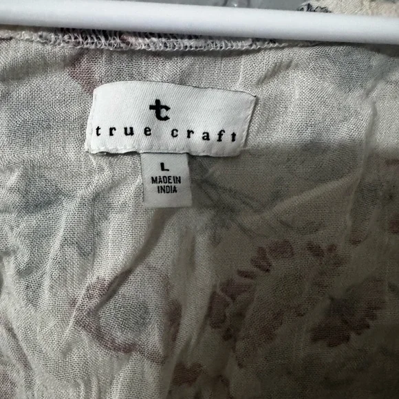 True Craft Floral Blouse – Size L - Picture 2 of 2